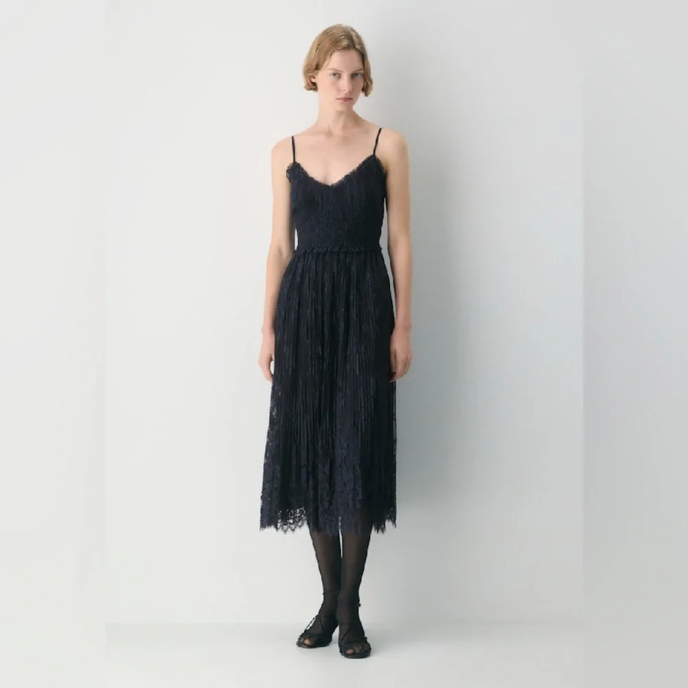 NEW Aritzia Black Tuberose Lace tiered Midi Dress Size M - Picture 1 of 13